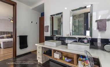 Casa en venta de lujo Fraccionamiento  Colinas Virreyes frente Puerta  las Lomas
