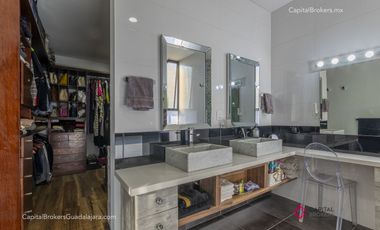 Casa en venta de lujo Fraccionamiento  Colinas Virreyes frente Puerta  las Lomas