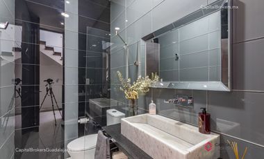 Casa en venta de lujo Fraccionamiento  Colinas Virreyes frente Puerta  las Lomas