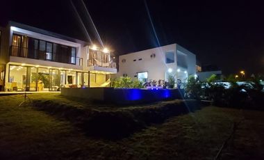 HERMOSA CASA CON PISCINA EN RENTA, SECTOR PLAYAS VILLAMIL