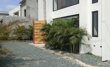 HERMOSA CASA CON PISCINA EN RENTA, SECTOR PLAYAS VILLAMIL