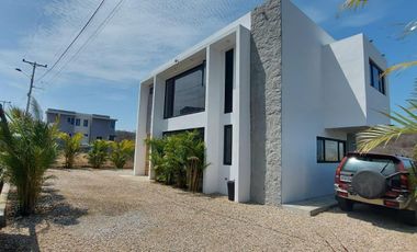 HERMOSA CASA CON PISCINA EN RENTA, SECTOR PLAYAS VILLAMIL