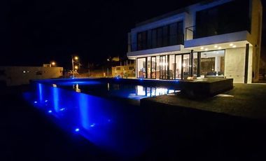 HERMOSA CASA CON PISCINA EN RENTA, SECTOR PLAYAS VILLAMIL