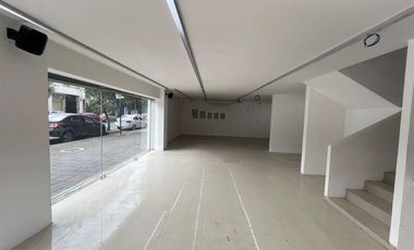 SE ALQUILA LOCAL COMERCIAL CON MEZZANINE CENTRO NORTE (AV)