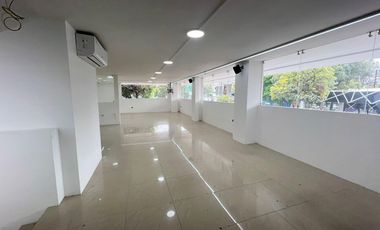 SE ALQUILA LOCAL COMERCIAL CON MEZZANINE CENTRO NORTE (AV)