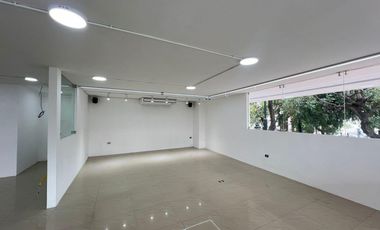 SE ALQUILA LOCAL COMERCIAL CON MEZZANINE CENTRO NORTE (AV)
