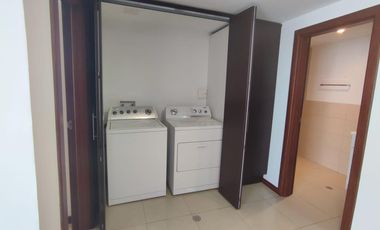 Departamento en renta 4 dorm, con balcón | La Coruña, Quito