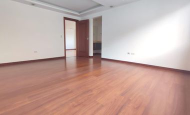 Departamento en renta 4 dorm, con balcón | La Coruña, Quito