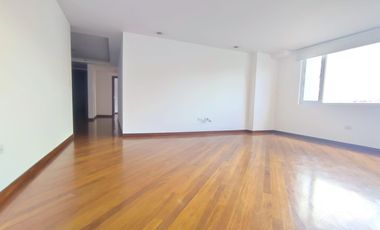 Departamento en renta 4 dorm, con balcón | La Coruña, Quito