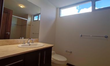 Departamento en renta 4 dorm, con balcón | La Coruña, Quito
