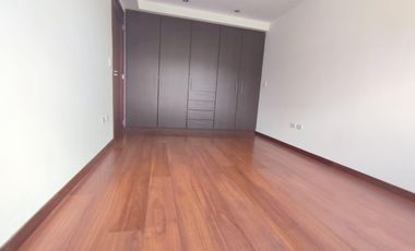 Departamento en renta 4 dorm, con balcón | La Coruña, Quito