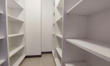 Departamento en renta 4 dorm, con balcón | La Coruña, Quito