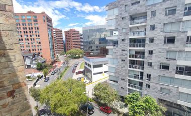 Departamento en renta 4 dorm, con balcón | La Coruña, Quito