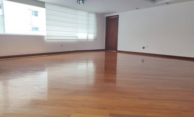 Departamento en renta 4 dorm, con balcón | La Coruña, Quito