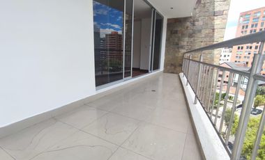 Departamento en renta 4 dorm, con balcón | La Coruña, Quito