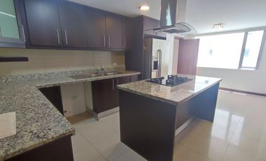 Departamento en renta 4 dorm, con balcón | La Coruña, Quito