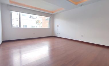Departamento en renta 4 dorm, con balcón | La Coruña, Quito