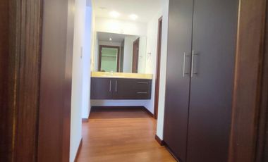 Departamento en renta 4 dorm, con balcón | La Coruña, Quito