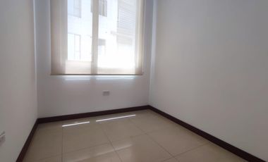 Departamento en renta 4 dorm, con balcón | La Coruña, Quito