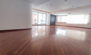 Departamento en renta 4 dorm, con balcón | La Coruña, Quito