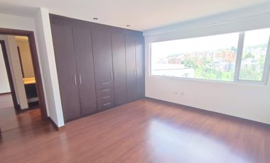 Departamento en renta 4 dorm, con balcón | La Coruña, Quito
