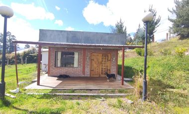 Amplio Terreno en renta de 8700 m²con una suite rustica - Sector Alangasi