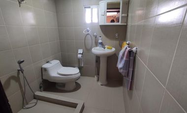 Amplio Terreno en renta de 8700 m²con una suite rustica - Sector Alangasi