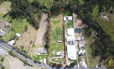 Amplio Terreno en renta de 8700 m²con una suite rustica - Sector Alangasi