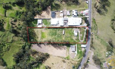 Amplio Terreno en renta de 8700 m²con una suite rustica - Sector Alangasi