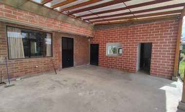 Amplio Terreno en renta de 8700 m²con una suite rustica - Sector Alangasi