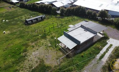 Amplio Terreno en renta de 8700 m²con una suite rustica - Sector Alangasi