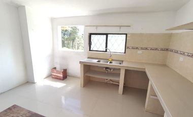 Amplio Terreno en renta de 8700 m²con una suite rustica - Sector Alangasi