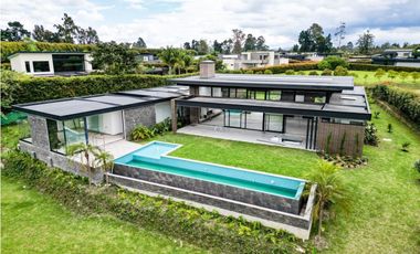 Venta de casa finca en Llanogrande, Rionegro