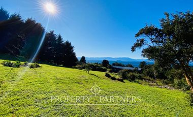 CASA CON VISTA Y ACCESO AL LAGO