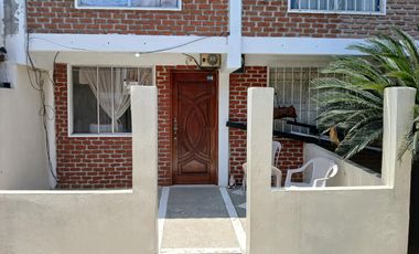 VENTA CASA URB. BEATA MERCEDES MOLINA (RS)