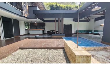 Vendo Espectacular casa en Envigado sector Loma del Escobero