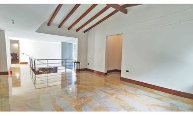 Vendo Espectacular casa en Envigado sector Loma del Escobero