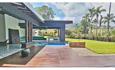 Vendo Espectacular casa en Envigado sector Loma del Escobero