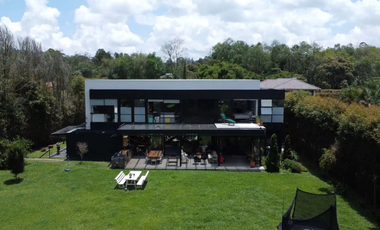 Casa campestre moderna con 392 m2 en fizebad el Retiro