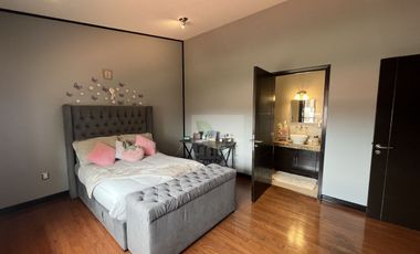 Golf  and USA Social Style Living?  Los Encinos Inigualable Casa Venta