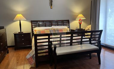 Golf  and USA Social Style Living?  Los Encinos Inigualable Casa Venta