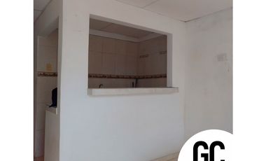Se vende y se arrienda Casa con 2 aptos - villas de soledad  - soledad