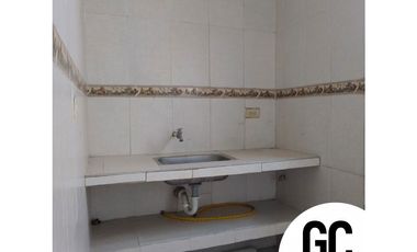Se vende y se arrienda Casa con 2 aptos - villas de soledad  - soledad