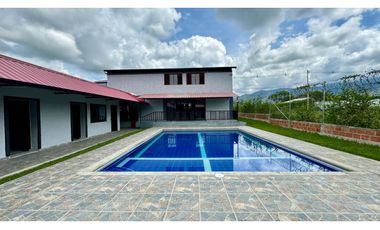 Casa campestre amoblada en venta en condominio Santa Elena El Cerrito