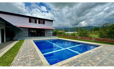 Casa campestre amoblada en venta en condominio Santa Elena El Cerrito