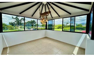 Casa campestre amoblada en venta en condominio Santa Elena El Cerrito