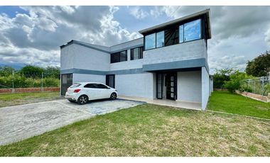 Casa campestre amoblada en venta en condominio Santa Elena El Cerrito