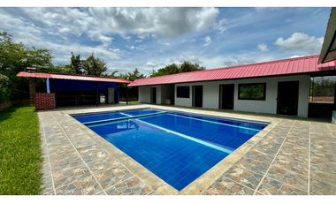 Casa campestre amoblada en venta en condominio Santa Elena El Cerrito
