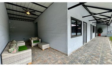 Casa campestre amoblada en venta en condominio Santa Elena El Cerrito