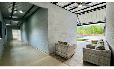 Casa campestre amoblada en venta en condominio Santa Elena El Cerrito